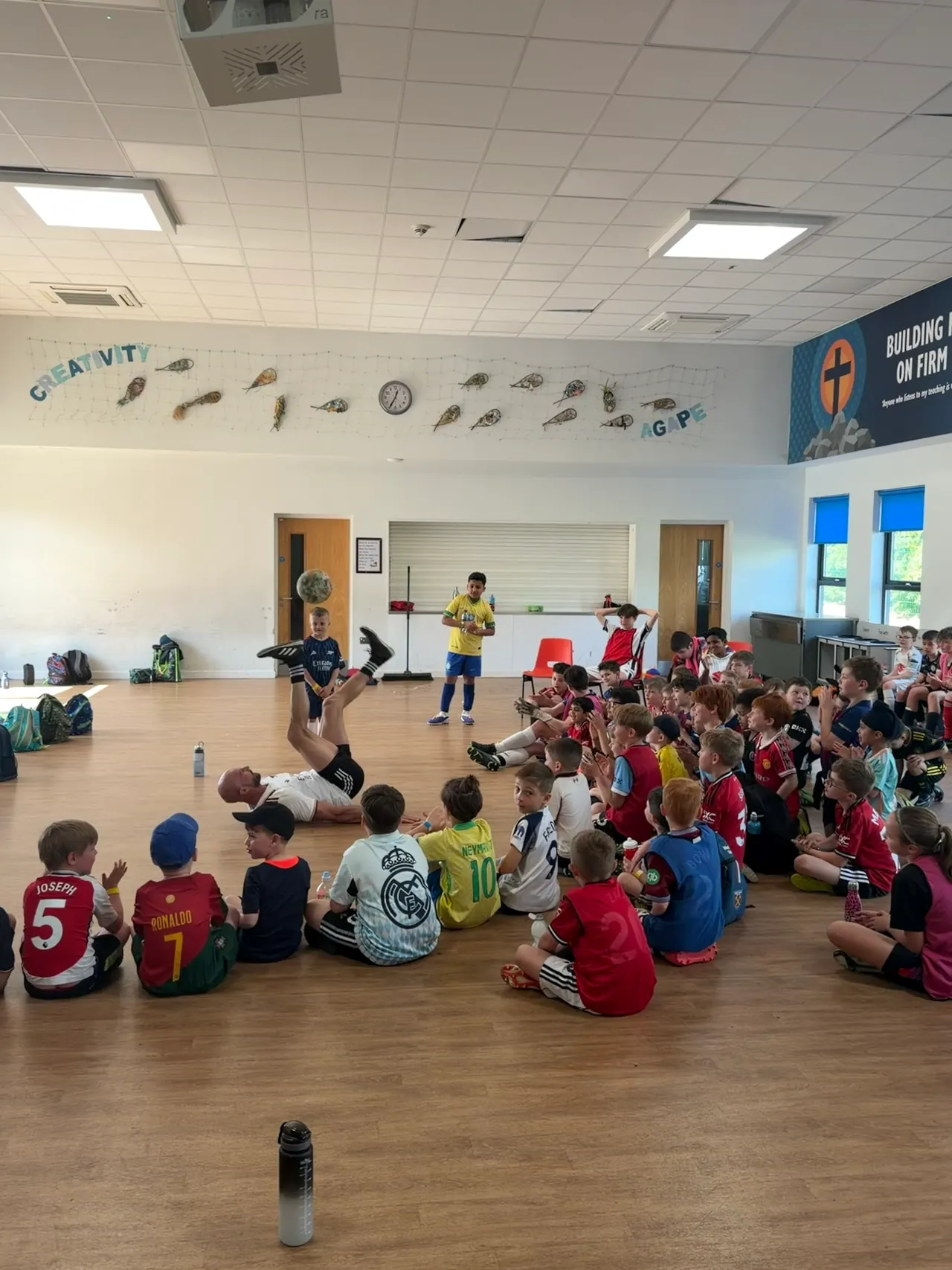 A school hall full of children at a Daniel Cutting session